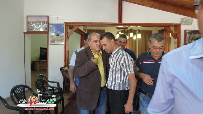 الطيبي جلب 167 الف شيقيل واجتمع باهالي عكا وباهالي المبنى الذي تدمر في الكارثة ومعه